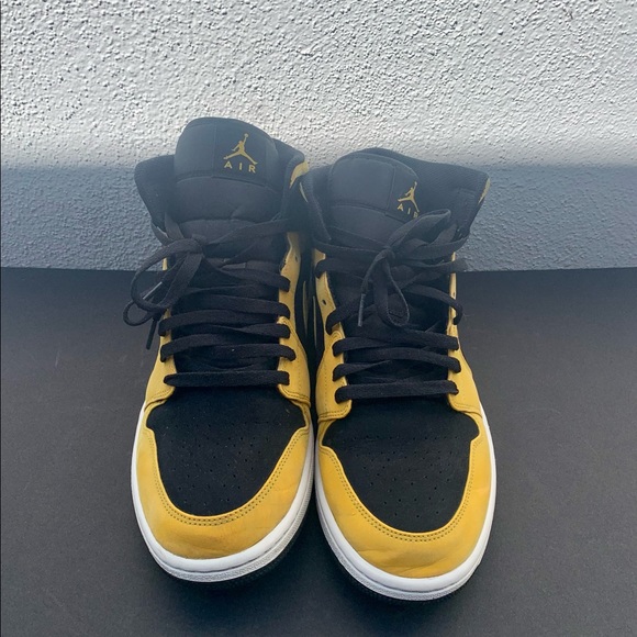 Jordan 1 Mid Reverse New Love - Picture 2 of 5